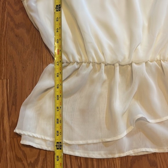 🆕 Bobeau Ivory Cap Sleeve Cinched Waist Layered Hem Blouse Size Small - Picture 5 of 11